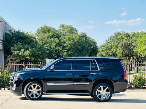 Used 2018 Cadillac Escalade 4WD image 5