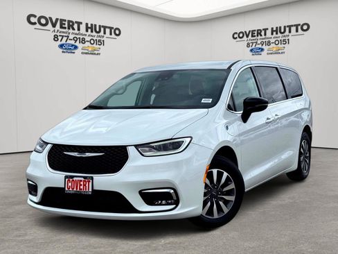 Used 2024 Chrysler Pacifica Limited FWD image 1