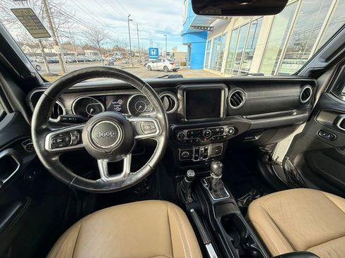 Used 2018 Jeep Wrangler Unlimited Sahara AWD/4WD image 11