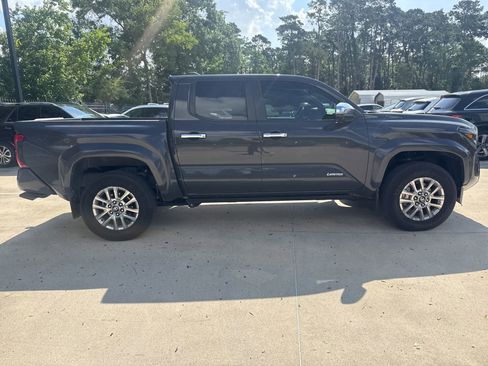 Used 2025 Toyota Tacoma Limited AWD/4WD image 3