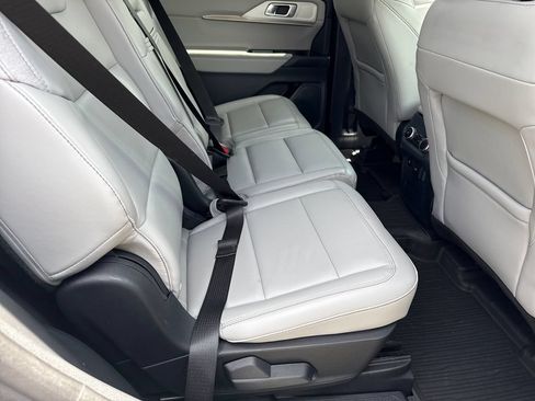 Used 2025 Ford Explorer Active w/ Active Comfort Package AWD/4WD image 14
