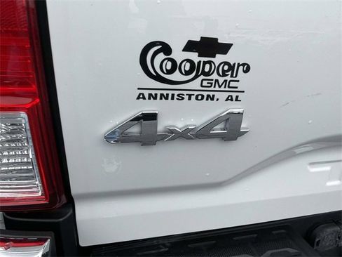 Used 2017 Toyota Tacoma SR5 image 12