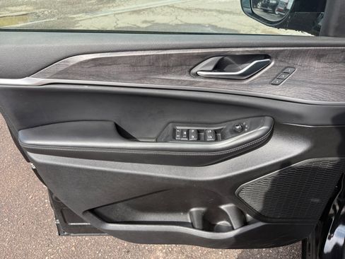 Used 2024 Jeep Grand Cherokee Limited RWD image 15