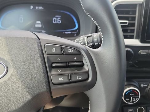Certified 2025 Hyundai Venue Limited FWD image 24