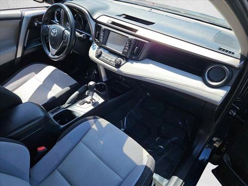 Used 2017 Toyota RAV4 XLE AWD/4WD image 21
