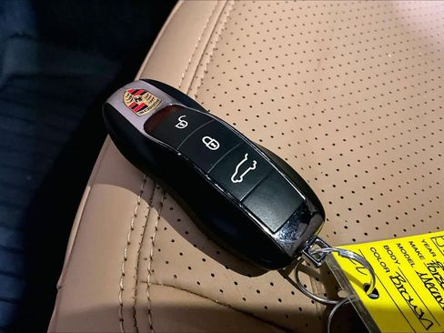 Used 2018 Porsche Macan S image 14