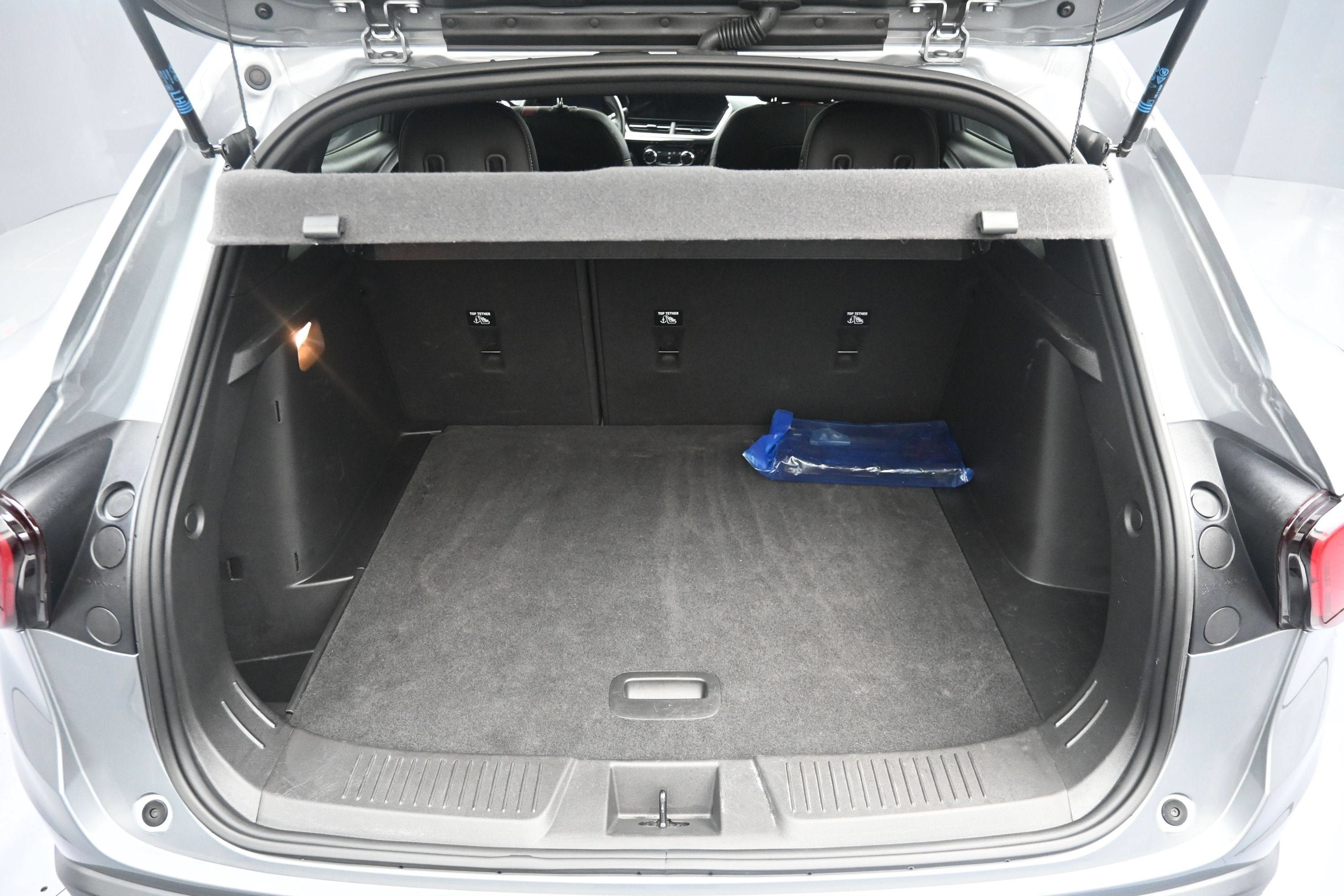 Used 2025 Chevrolet Trax RS w/ Sunroof Package FWD image 29