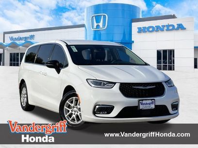 Used 2024 Chrysler Pacifica Touring-L