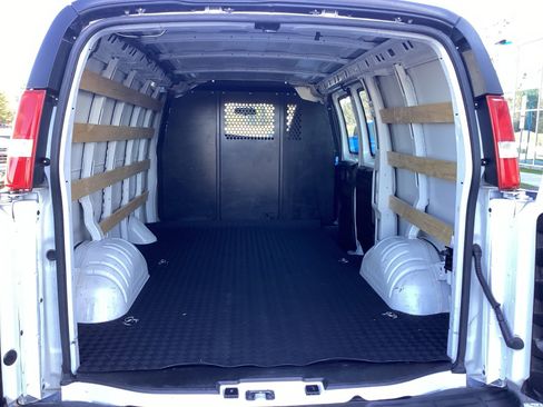 Used 2024 GMC Savana 2500 w/ Driver Convenience Package image 18