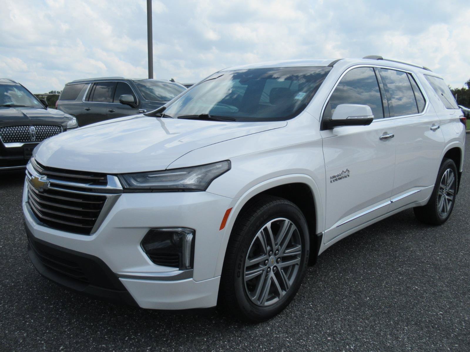 Certified 2023 Chevrolet Traverse High Country FWD image 3