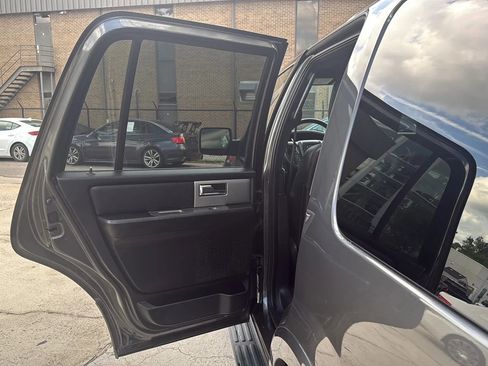 Used 2015 Ford Expedition XLT w/ Equipment Group 202A RWD image 20