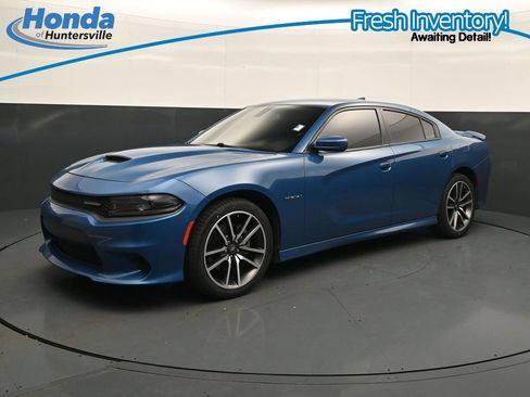 Used 2022 Dodge Charger R/T w/ Plus Group RWD image 4