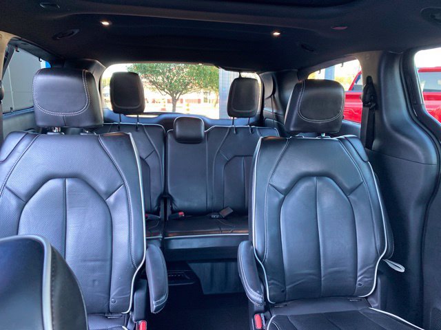 Used 2025 Chrysler Pacifica Limited FWD image 39