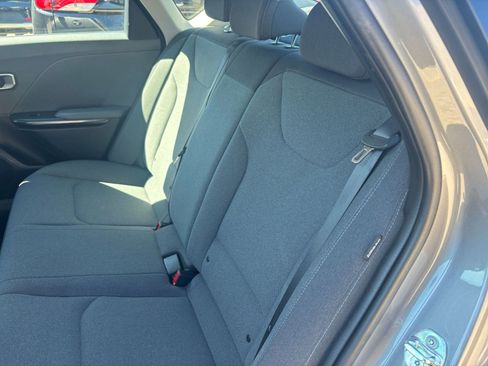 Used 2025 Kia K4 LXS image 38