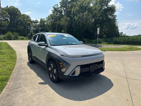 Used 2025 Hyundai Kona SEL FWD image 3