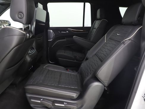 Used 2023 Cadillac Escalade ESV Sport Platinum w/ LPO, ONYX Package image 17