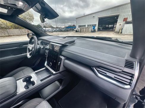 Used 2025 GMC Acadia Elevation image 28