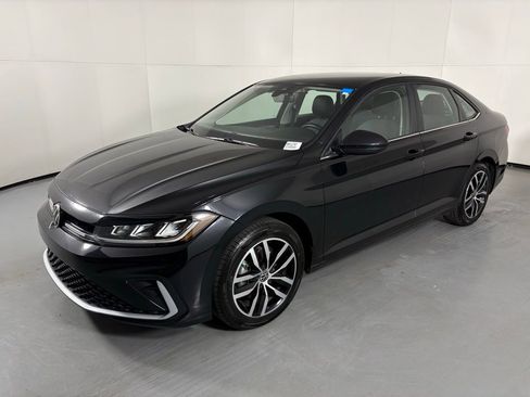 Used 2025 Volkswagen Jetta SE FWD image 5
