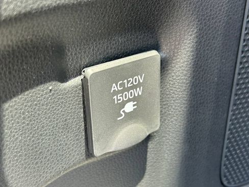 Used 2023 Toyota Highlander Platinum FWD image 18