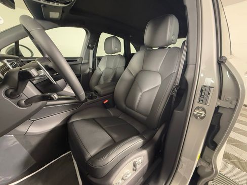 New 2026 Porsche Macan Turbo image 5