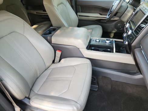Used 2021 Ford Expedition Max Limited AWD/4WD image 6