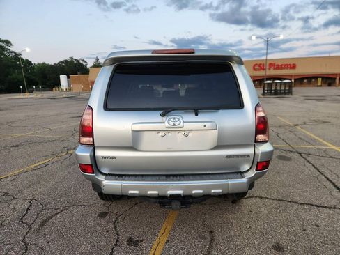 Used 2005 Toyota 4Runner SR5 AWD/4WD image 5