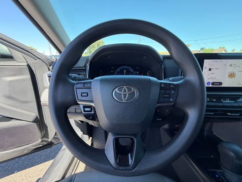 Used 2025 Toyota Camry LE AWD/4WD image 10