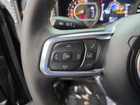 Used 2024 Jeep Wrangler Unlimited Sahara w/ Technology Group AWD/4WD image 18