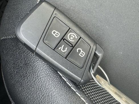 Used 2023 Volkswagen Taos SE w/ Panoramic Sunroof Package image 41