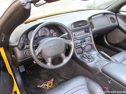 Used 2004 Chevrolet Corvette Convertible w/ Preferred Equipment Group RWD image 30