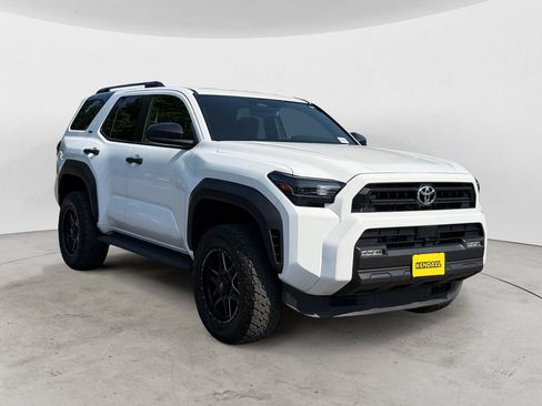 Used 2025 Toyota 4Runner SR5 AWD/4WD image 3