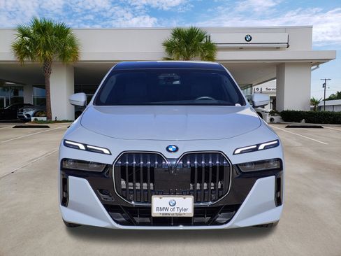 Certified 2024 BMW 760i xDrive image 2
