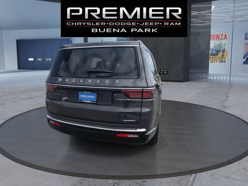 Used 2024 Jeep Wagoneer Series II w/ Premium Group I RWD image 7
