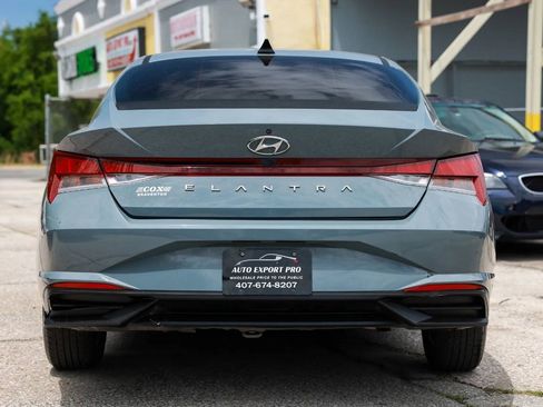 Used 2021 Hyundai Elantra SE FWD image 4