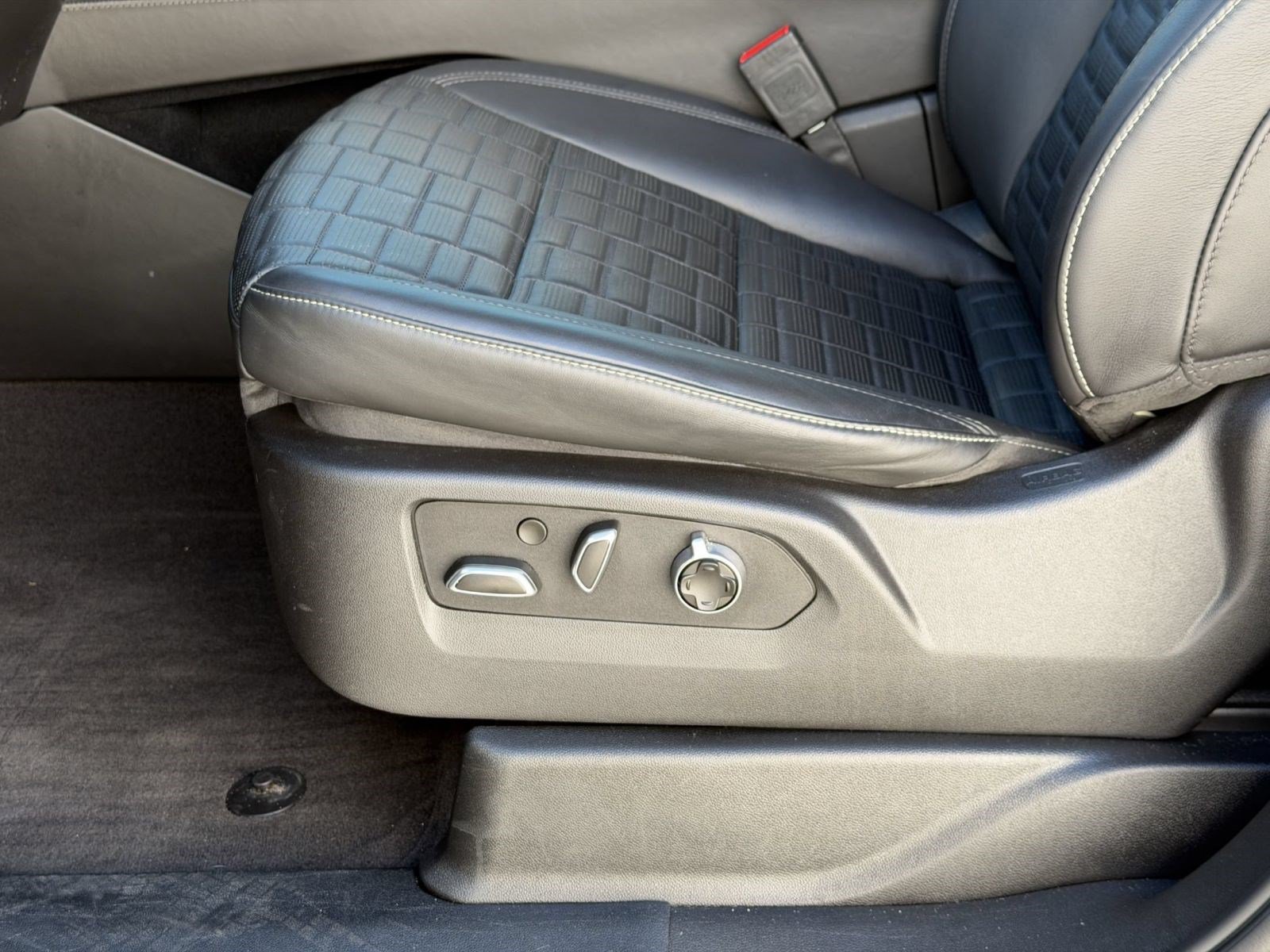 Certified 2025 Cadillac Escalade Sport Platinum RWD image 14