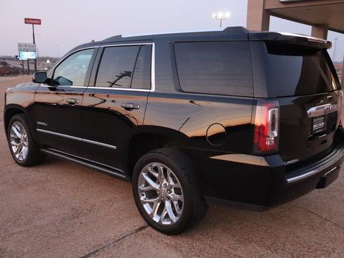 Used 2020 GMC Yukon Denali w/ Denali Premium Package image 3