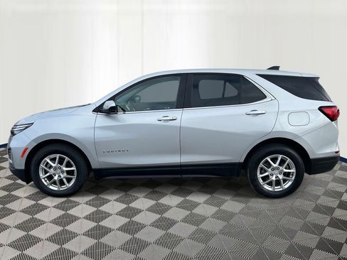 Used 2022 Chevrolet Equinox LT w/ Driver Convenience Package FWD image 2