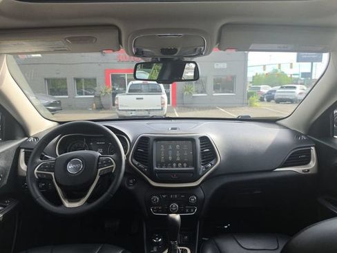Used 2015 Jeep Cherokee Limited w/ Luxury Group AWD/4WD image 30