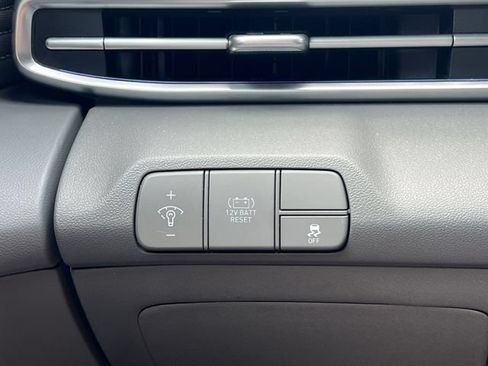 Certified 2025 Hyundai Elantra SEL FWD image 30