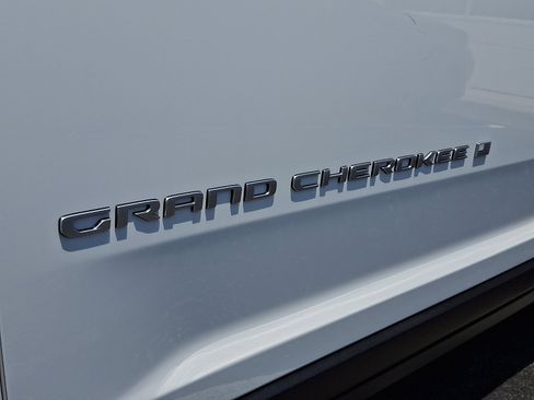 New 2026 Jeep Grand Cherokee Limited AWD/4WD image 19