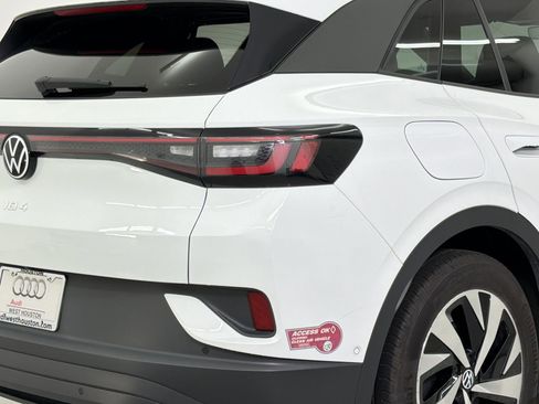 Used 2023 Volkswagen ID.4 2WD image 12