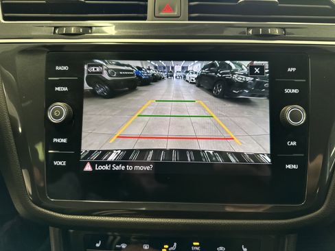 Used 2024 Volkswagen Tiguan SE R-Line image 34