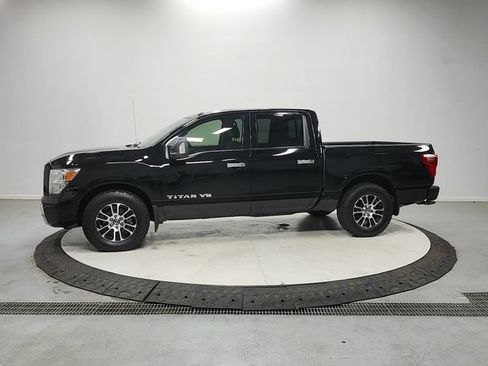 Used 2020 Nissan Titan SV w/ SV Convenience Package RWD image 4