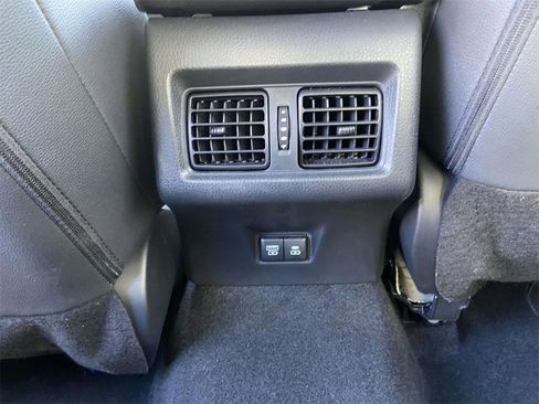 Used 2025 Toyota Camry SE w/ Convenience Package image 18