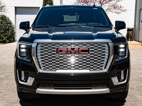 Used 2021 GMC Yukon Denali w/ Denali Premium Package AWD/4WD image 2