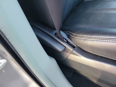 Used 2016 Chrysler Town & Country Touring image 30