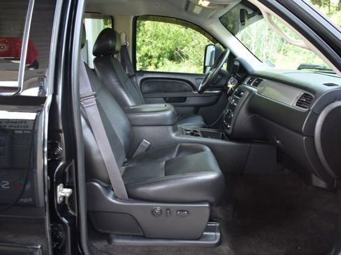 Used 2014 Chevrolet Silverado 2500 LTZ w/ LTZ Plus Package AWD/4WD image 17