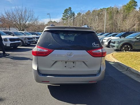 Used 2017 Toyota Sienna XLE w/ XLE Navigation Package image 7