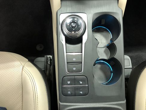 Used 2020 Ford Escape Titanium image 17