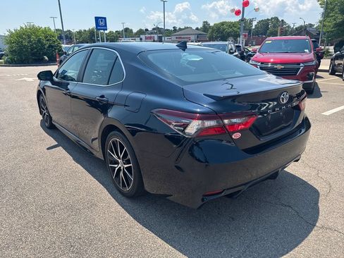 Used 2021 Toyota Camry SE w/ Cold Weather Package FWD image 5